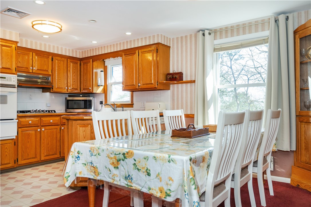46 Viceroy Road Warwick, RI 02886 - Photo 8 of 43
