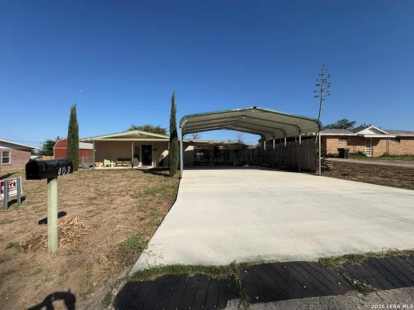 $165,000 | 403 South 11th Street, Carrizo Springs, TX 78834