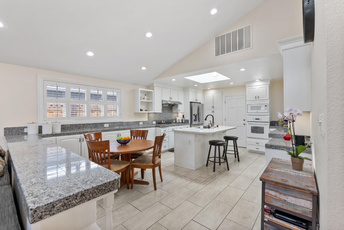 1075 Annapolis Drive San Mateo, CA 94403 - Photo 8 of 34