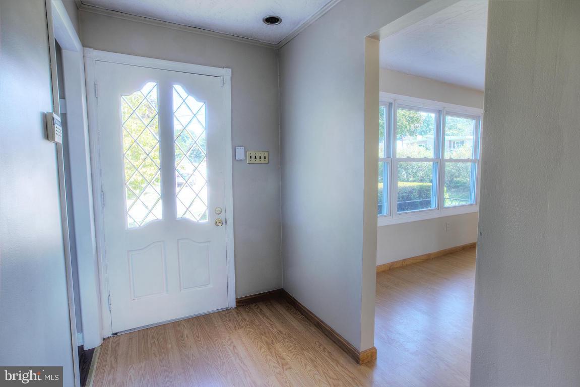 1842 Crestlyn Road York, PA 17403 - Photo 3 of 29 Gallery Image 3