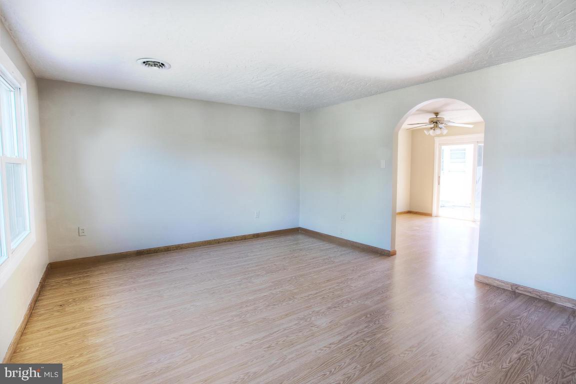1842 Crestlyn Road York, PA 17403 - Photo 5 of 29 Gallery Image 5