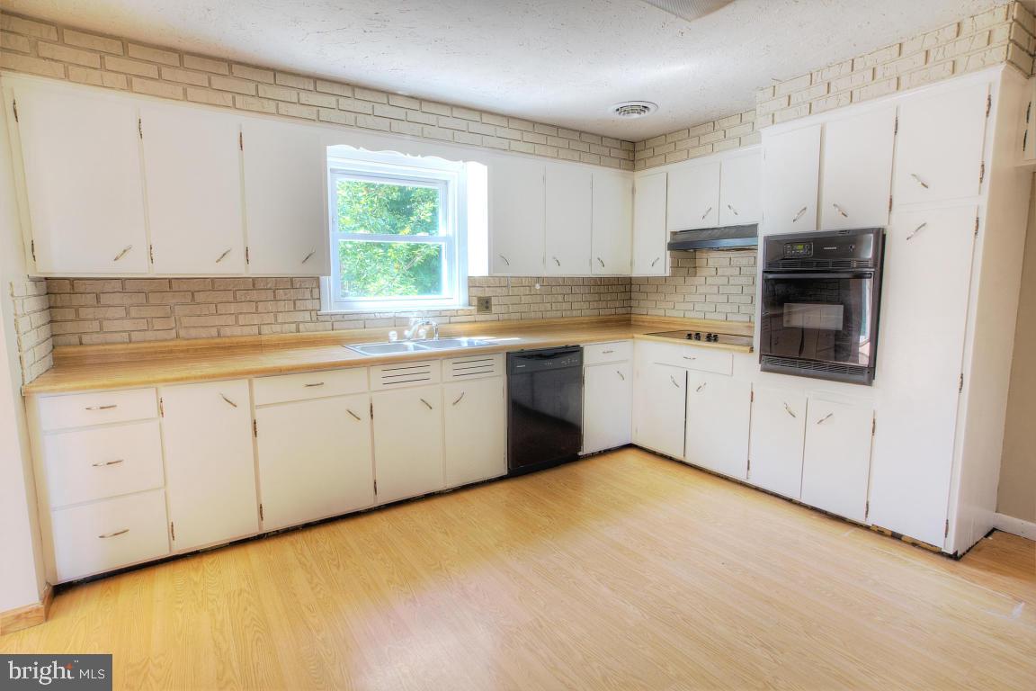 1842 Crestlyn Road York, PA 17403 - Photo 8 of 29 Gallery Image 8