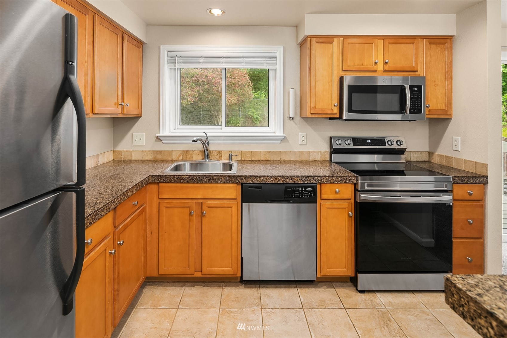 16541 132nd Place Southeast Renton, WA 98058 - Photo 9 of 23 Gallery Image 9