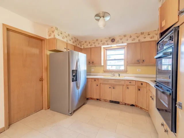 $349,900 | 12443 South McVickers Avenue, Palos Heights, IL 60463