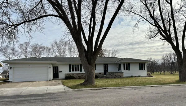 $229,000 | 311 East Oak Avenue, Olivia, MN 56277