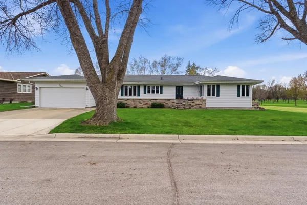 $229,000 | 311 East Oak Avenue, Olivia, MN 56277