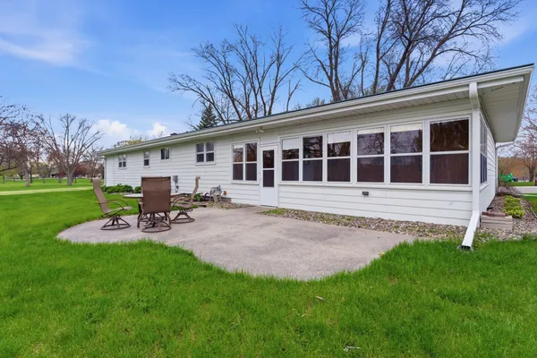 $229,000 | 311 East Oak Avenue, Olivia, MN 56277