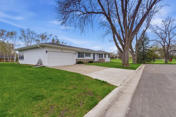 $229,000 | 311 East Oak Avenue, Olivia, MN 56277
