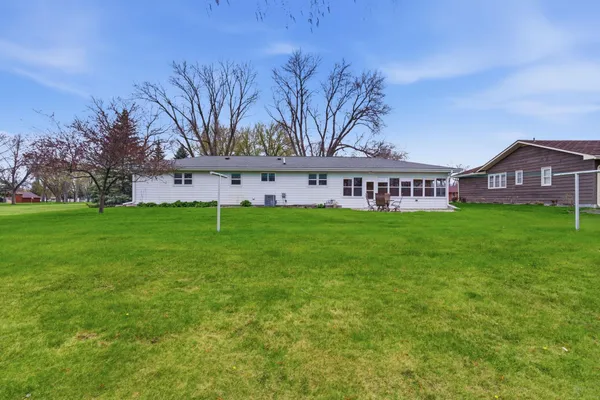$229,000 | 311 East Oak Avenue, Olivia, MN 56277