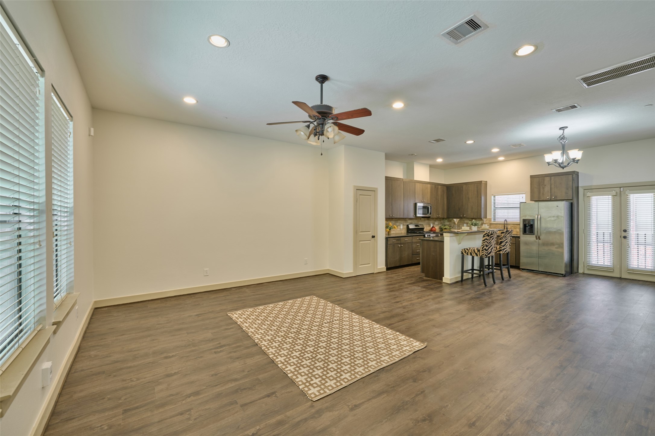 2422 Navigation Boulevard, Unit E Houston, TX 77003 - Photo 12 of 29 a living room with furniture and a table