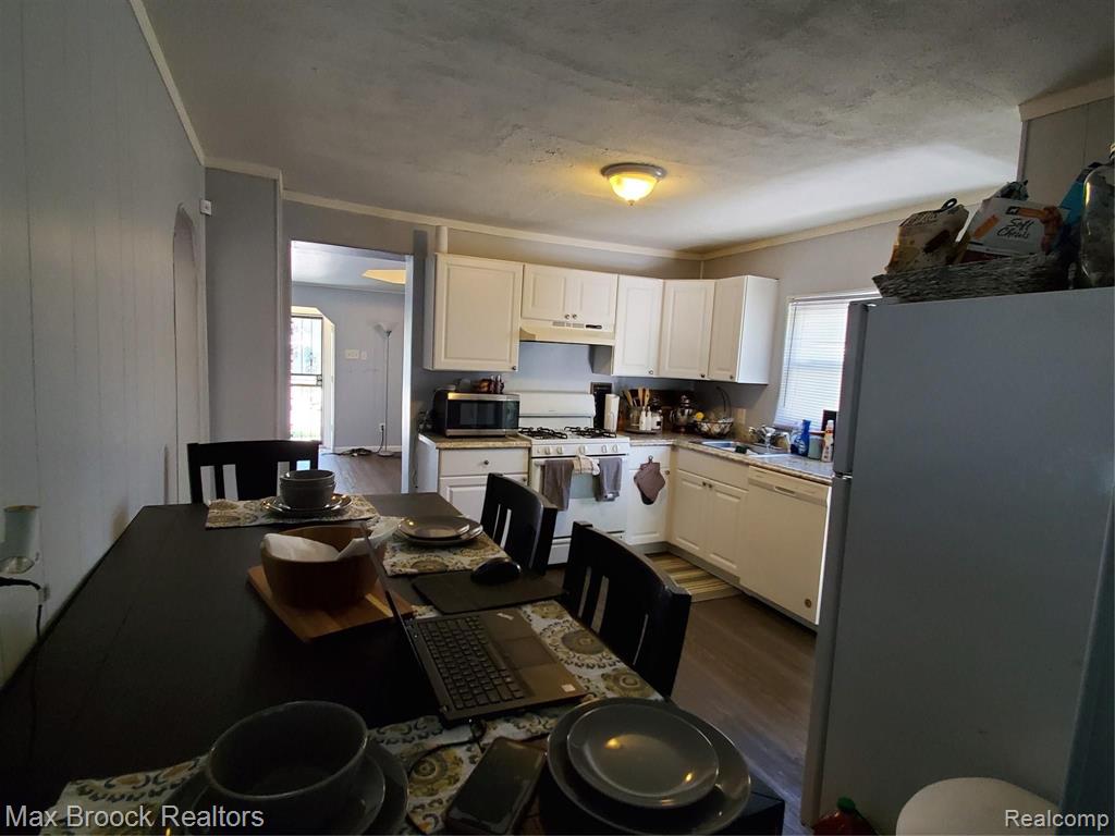 8279 Rivard Avenue Warren, MI 48089 - Photo 8 of 14