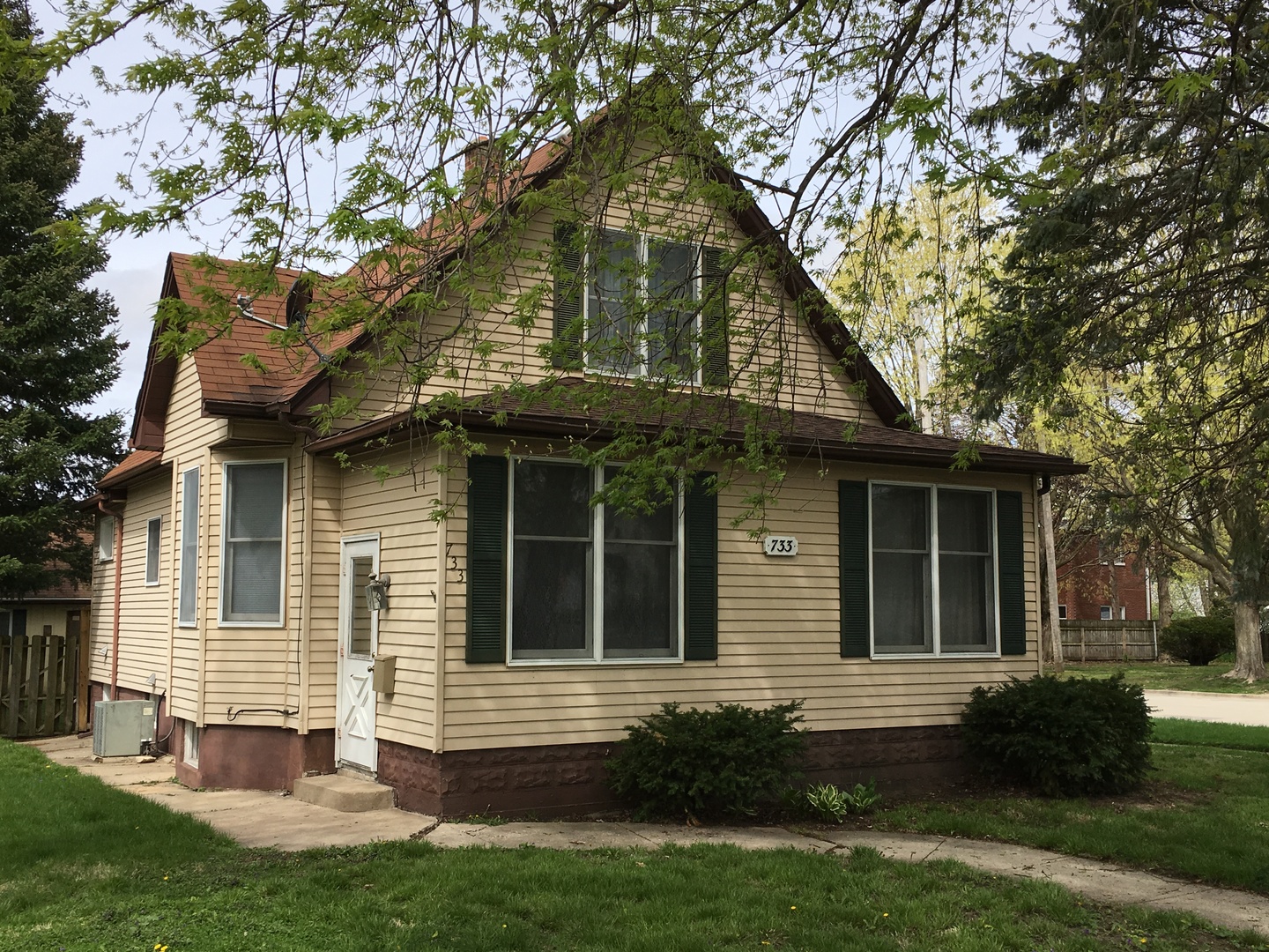 733 North 12th Street DeKalb, IL 60115 - Photo 1 of 14 a front view of a house with a yard