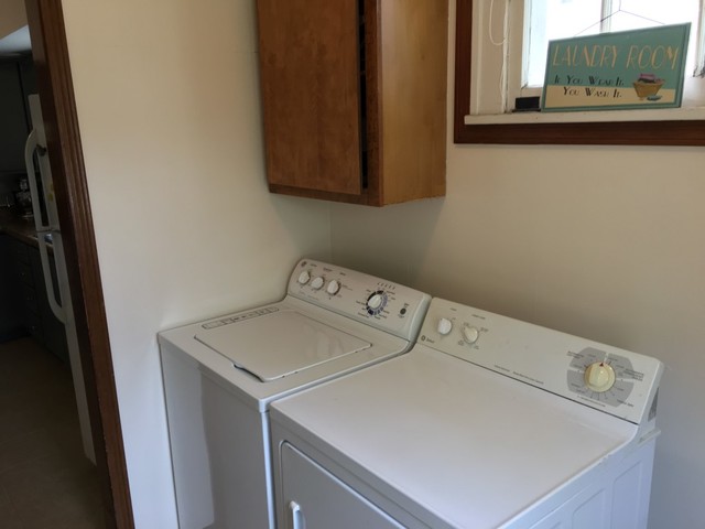 733 North 12th Street DeKalb, IL 60115 - Photo 11 of 14 a utility room with dryer and washer