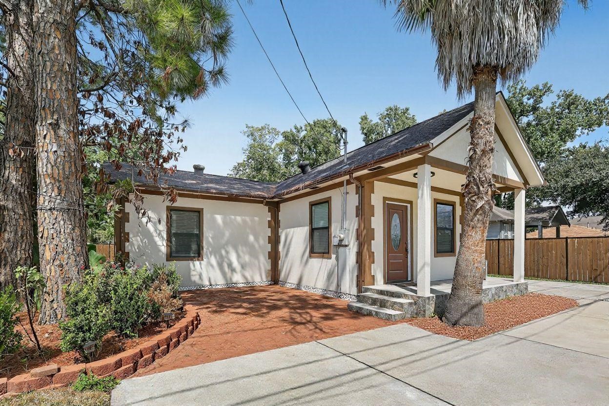 958 Conklin Street Houston, TX 77088 - Photo 2 of 12