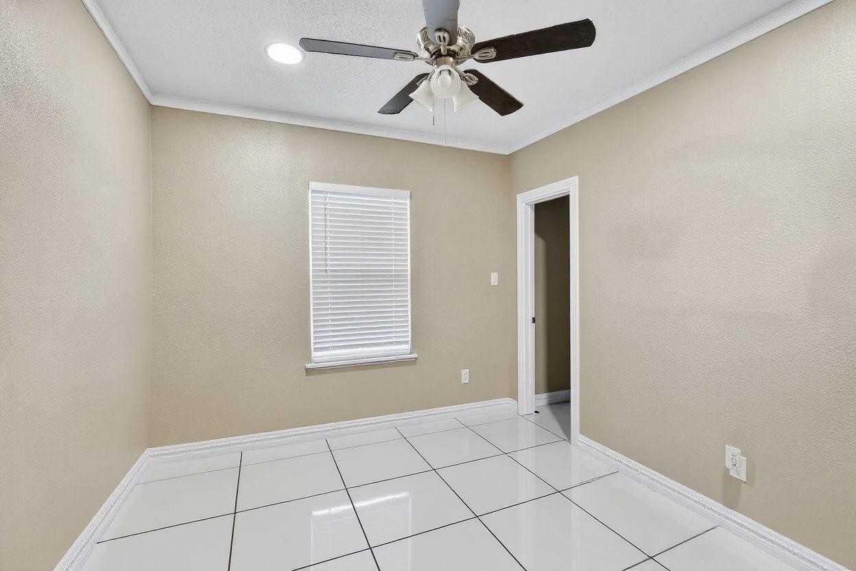 958 Conklin Street Houston, TX 77088 - Photo 5 of 12