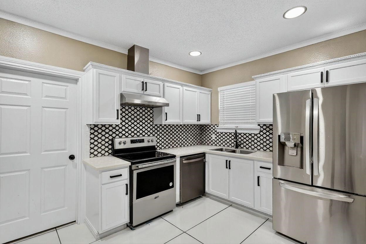 958 Conklin Street Houston, TX 77088 - Photo 10 of 12