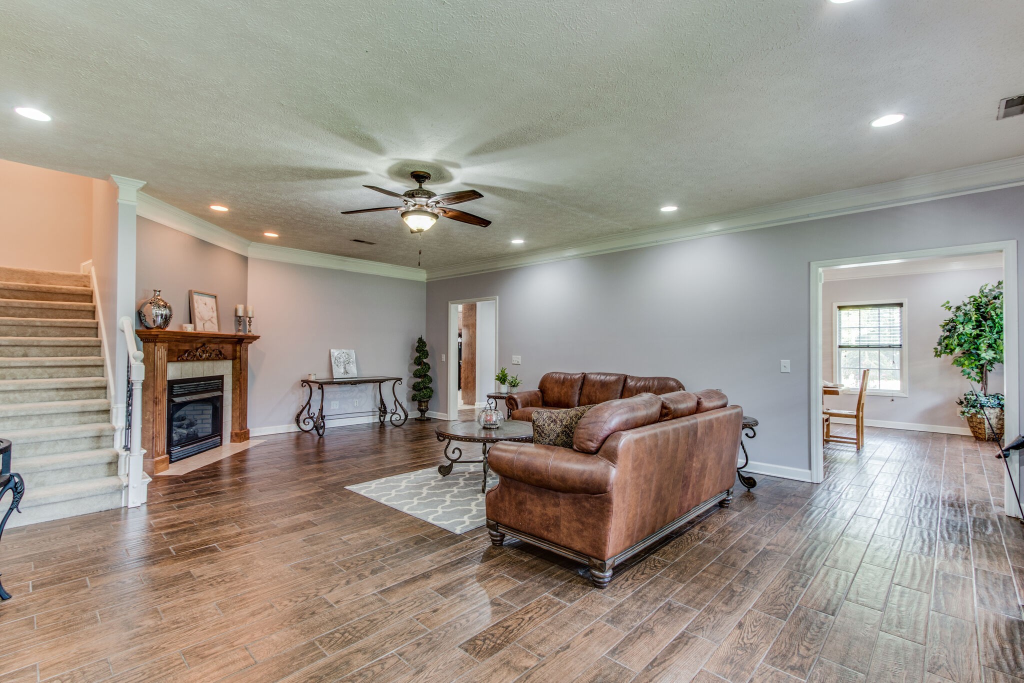 662 Strawberry Ridge Manchester, TN 37355 - Photo 4 of 63 a living room with furniture and a wooden floor