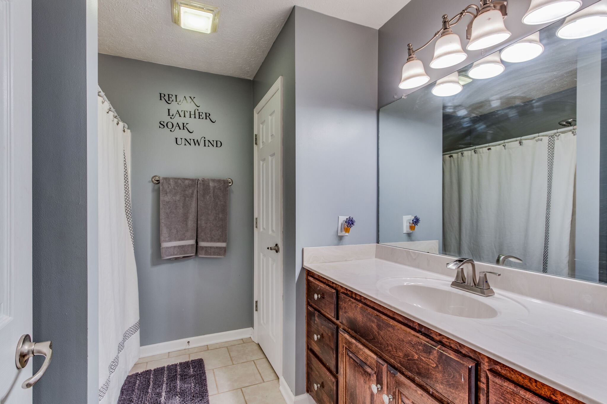 662 Strawberry Ridge Manchester, TN 37355 - Photo 46 of 63 a bathroom with a sink and a mirror