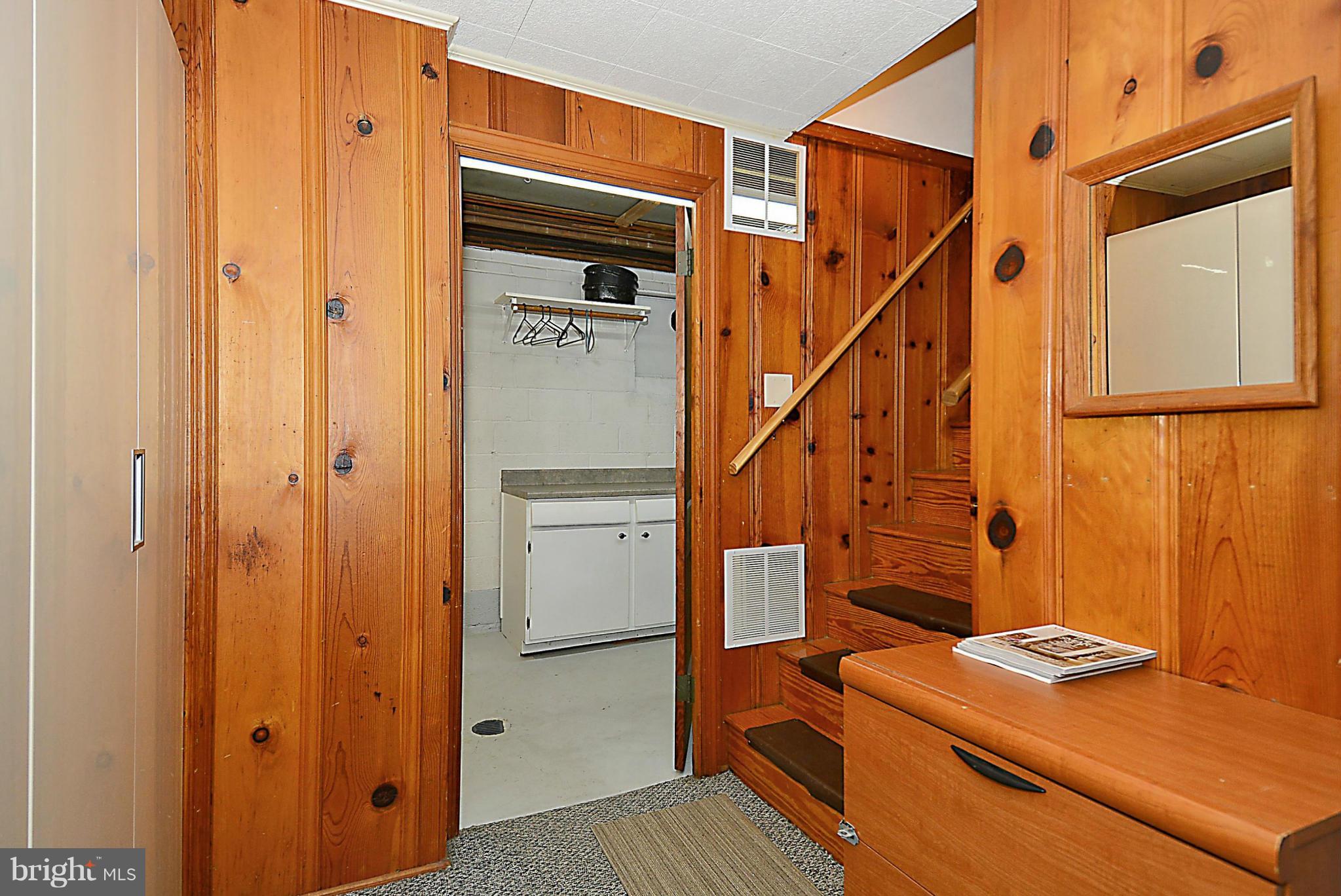 4516 Saul Road Bethesda, MD 20814 - Photo 20 of 30 Stairway