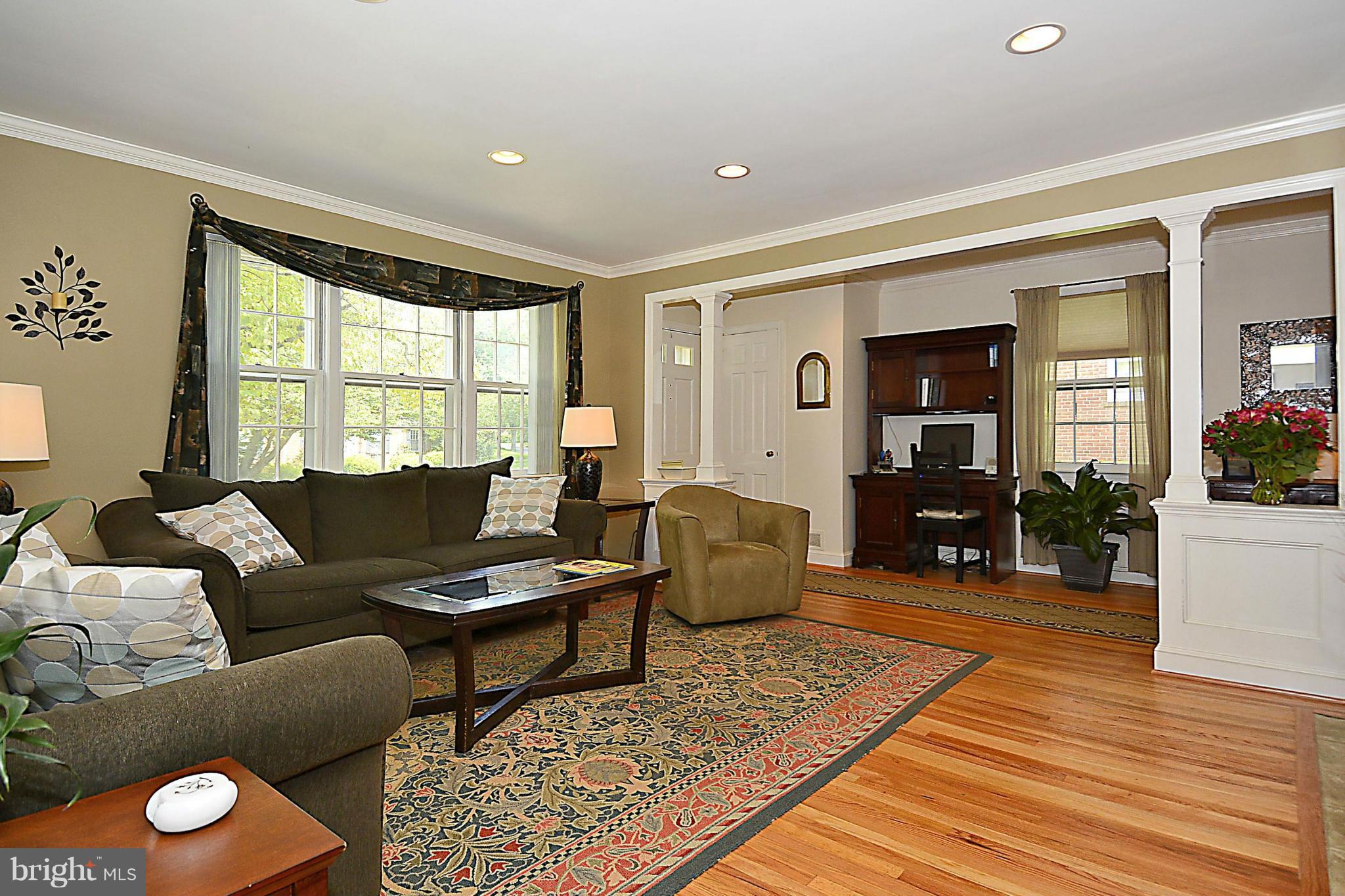 4516 Saul Road Bethesda, MD 20814 - Photo 4 of 30 Living Room