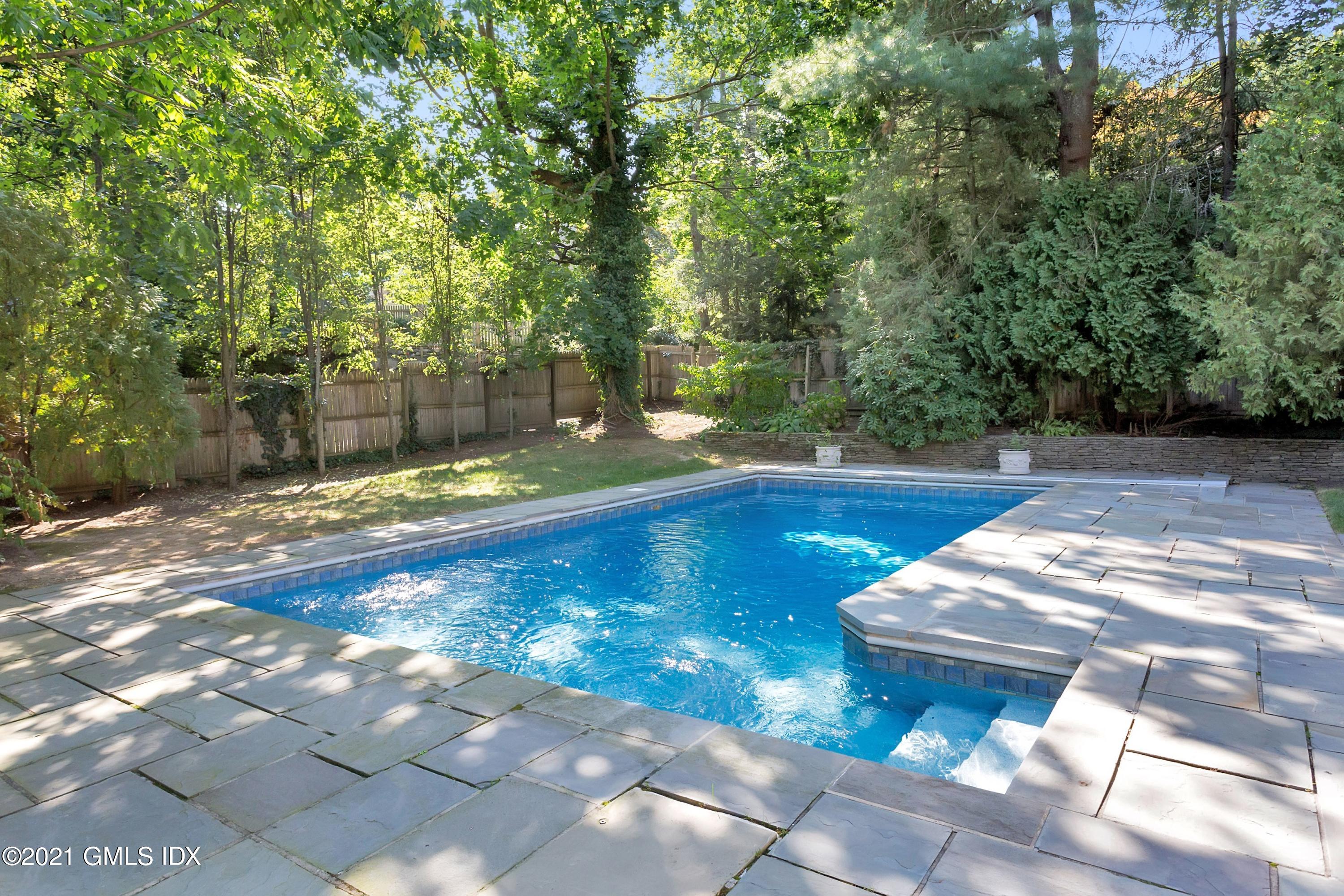 23 Stanwich Road Greenwich, CT 06830 - Photo 25 of 25 a backyard of a house with lots of green space