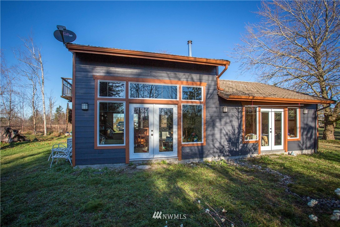305 East Laurel Road Bellingham, WA 98226 - Photo 2 of 22