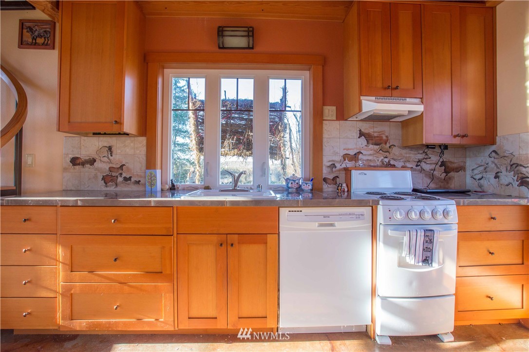 305 East Laurel Road Bellingham, WA 98226 - Photo 11 of 22