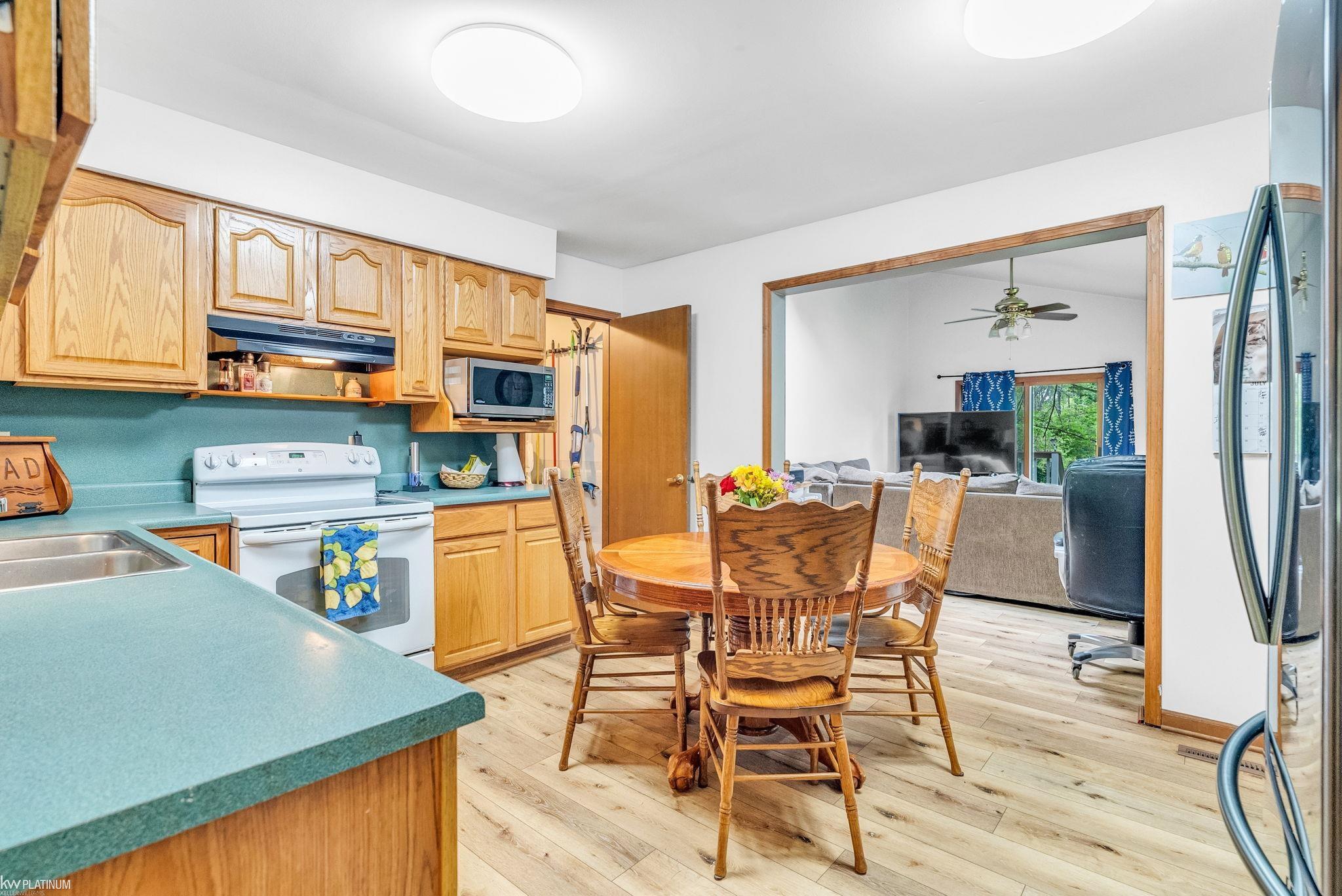 4404 Atkins Road Port Huron, MI 48060 - Photo 11 of 42 50148462-ebb8c12b-079e-4f53-ba2b-8a95e30e18be.JPG