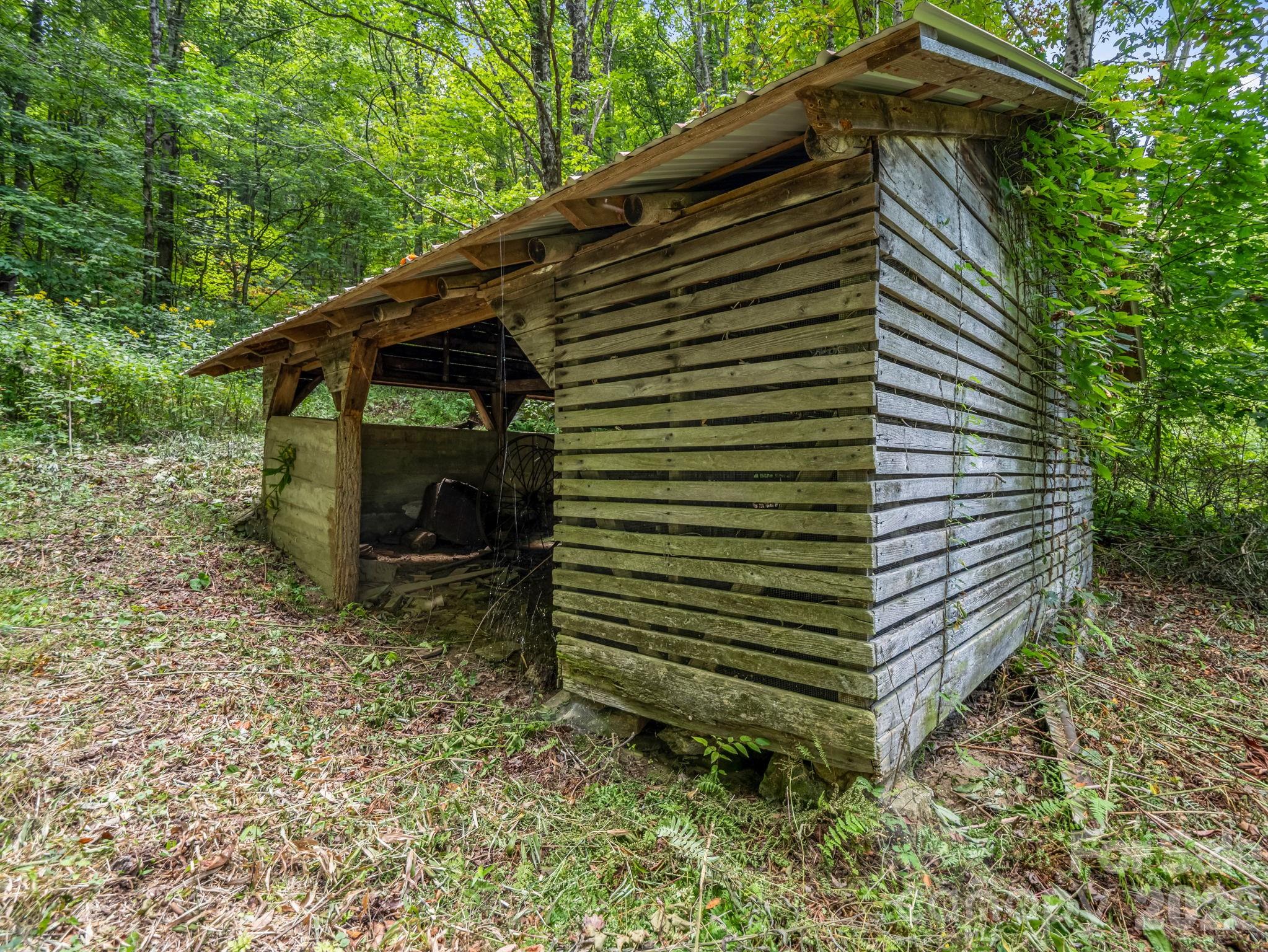 1545 East Fork Road Marshall, NC 28753 - Photo 27 of 31 Gallery Image 27