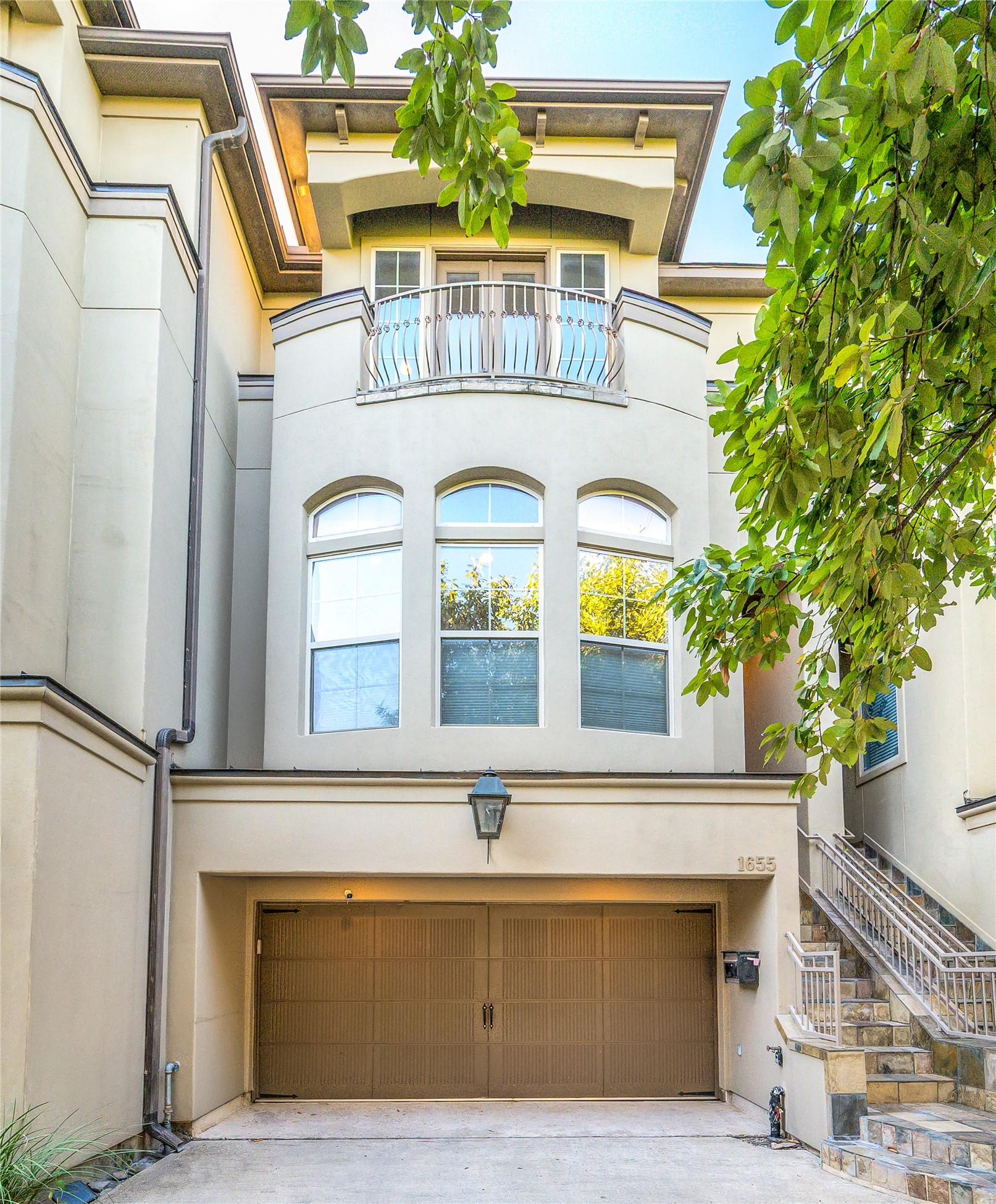 1655 Castle Court Houston, TX 77006 - Photo 29 of 32 Not far from Nonno's Pizza, Toasted Coconut, Perseid, so many places to dine!