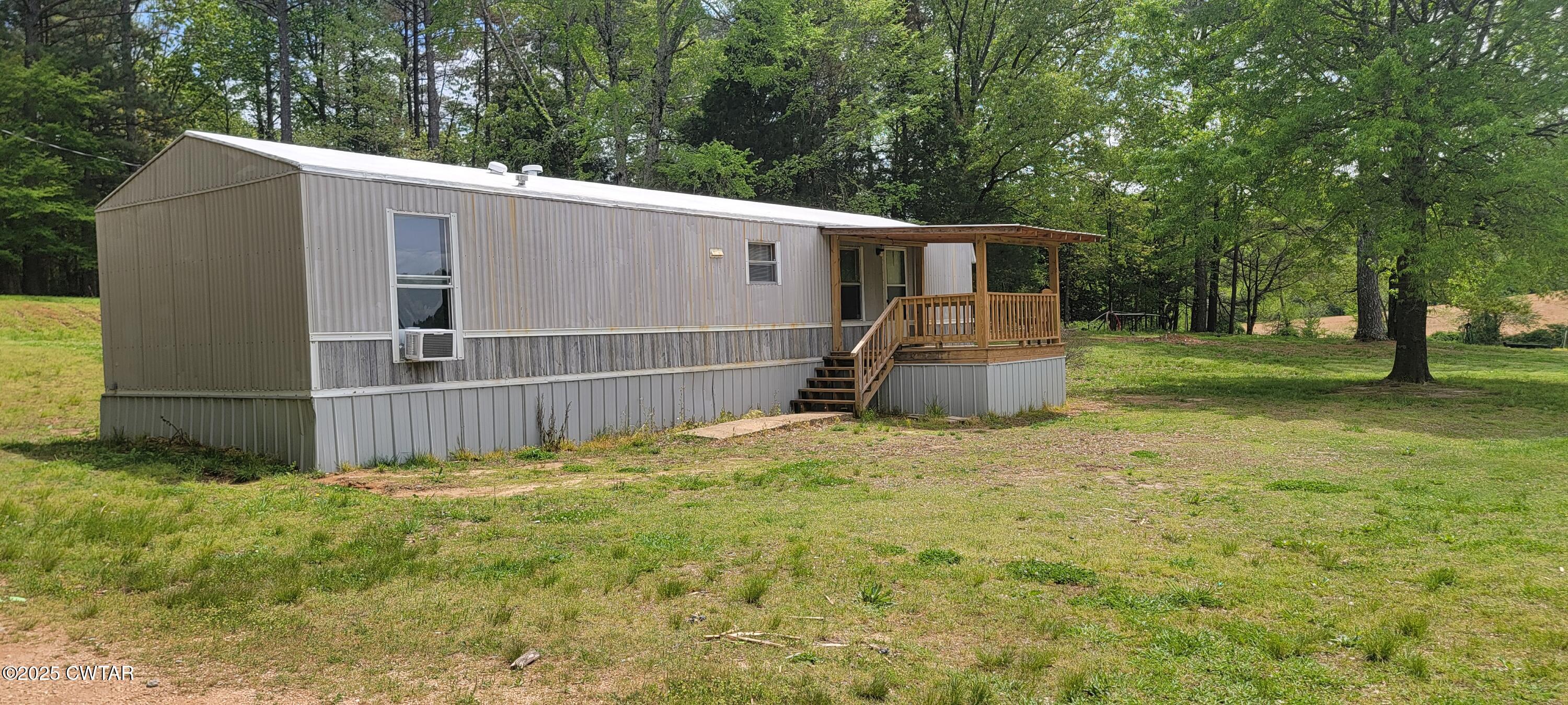 620 Hamilton Road Lexington, TN 38351 - Photo 3 of 7 a backyard of a house