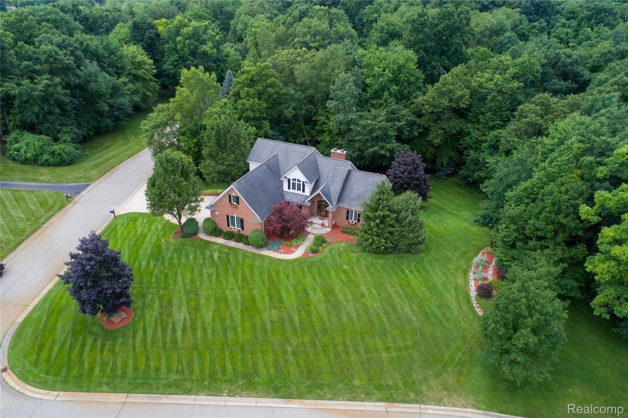 9449 Quail Ridge Run Brighton, MI 48114 - Photo 4 of 71 DJI_0252.jpg