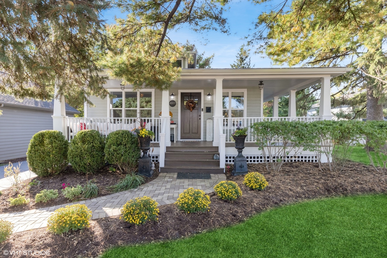 410 Mills Street Hinsdale, IL 60521 - Photo 1 of 22 a front view of a house with garden
