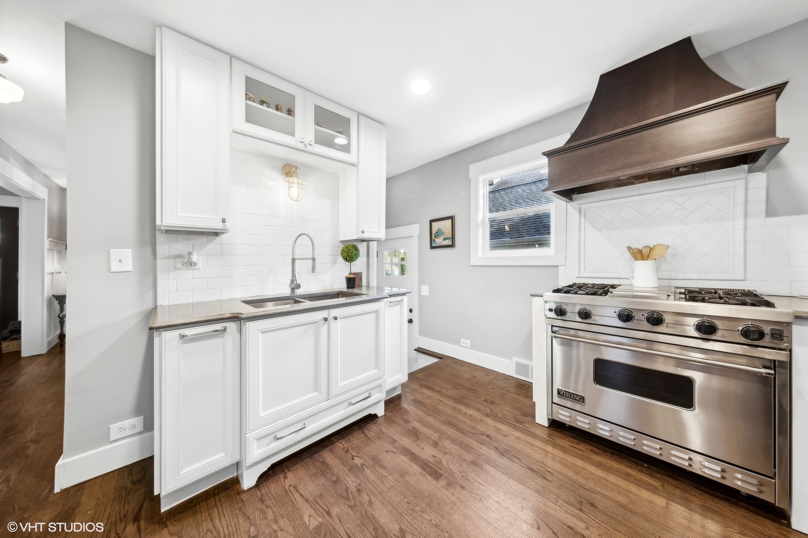 410 Mills Street Hinsdale, IL 60521 - Photo 11 of 22 a kitchen with stainless steel appliances a stove and white cabinets