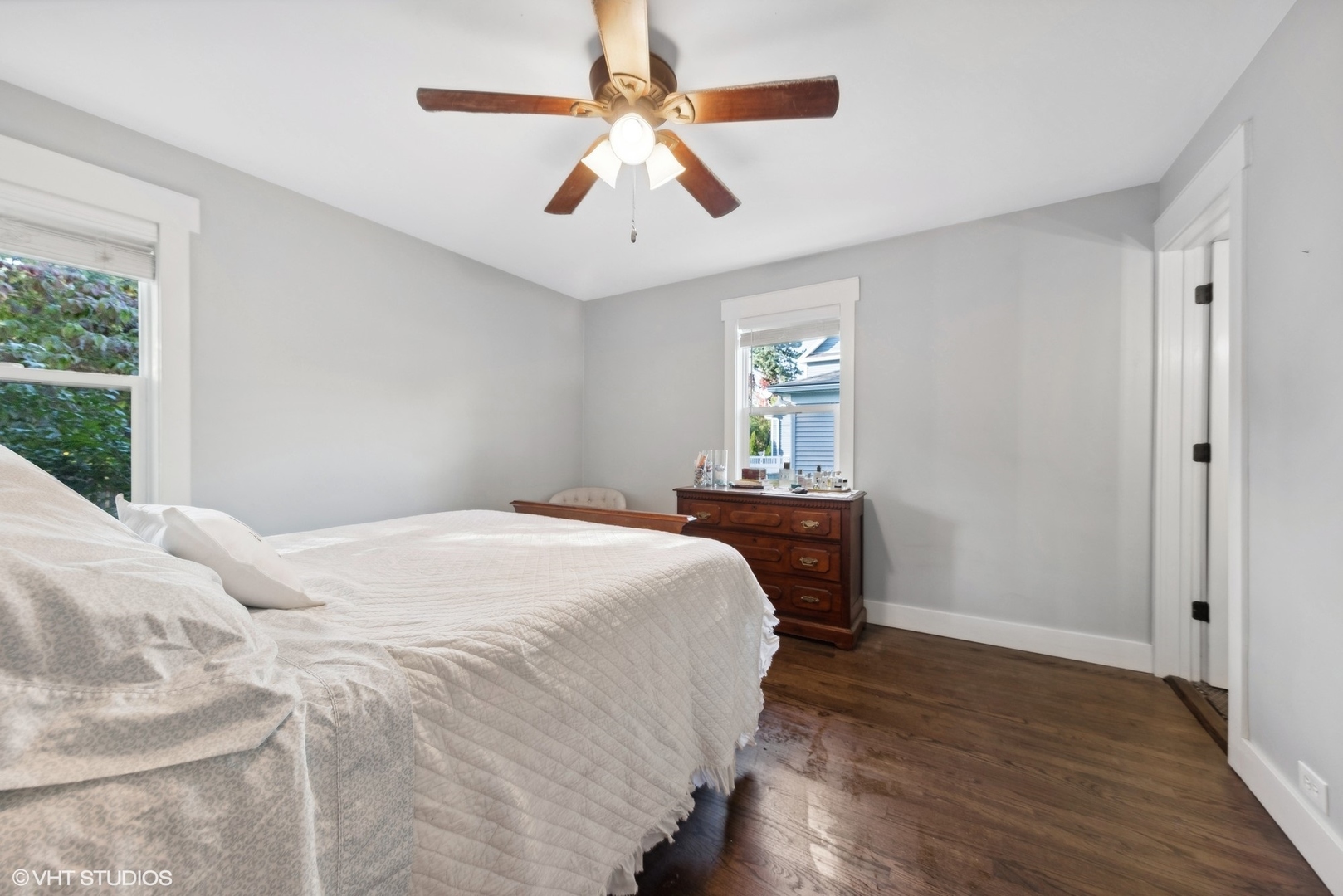 410 Mills Street Hinsdale, IL 60521 - Photo 13 of 22 a spacious bedroom with a bed and a window