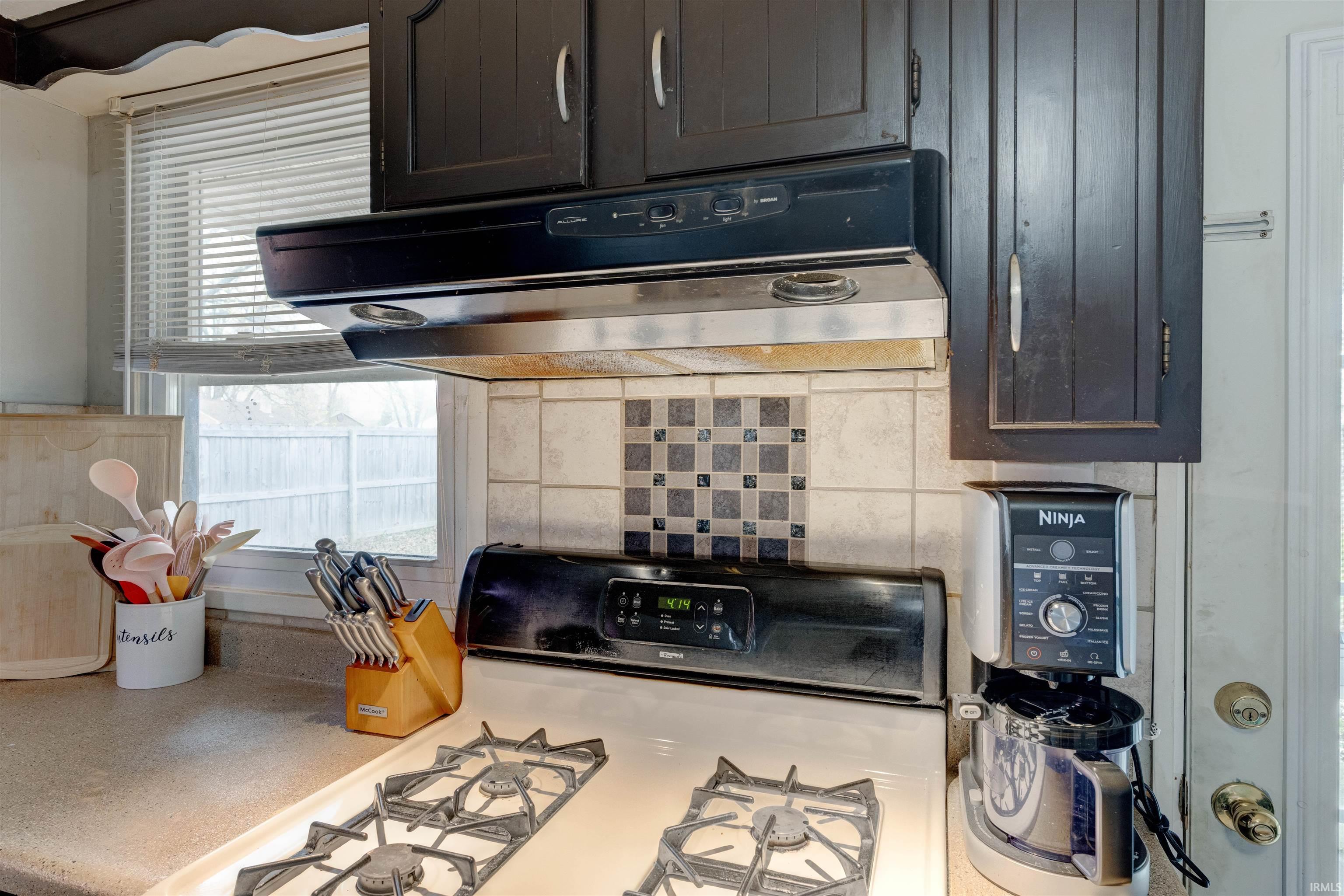 525 West Mill Road Evansville, IN 47710 - Photo 4 of 33