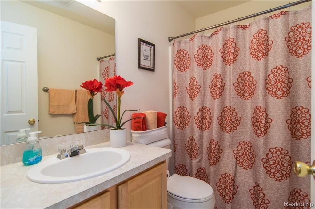 11684 Farmington Road Livonia, MI 48150 - Photo 27 of 35