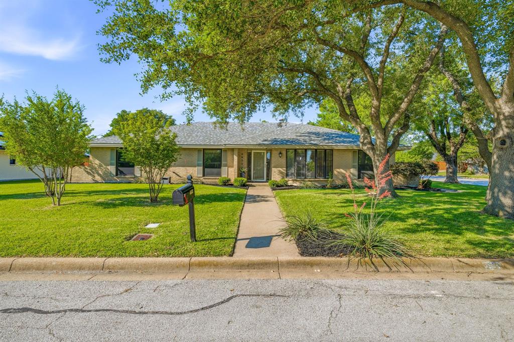4433 Quail Hollow Road Fort Worth, TX 76133 - Photo 3 of 40