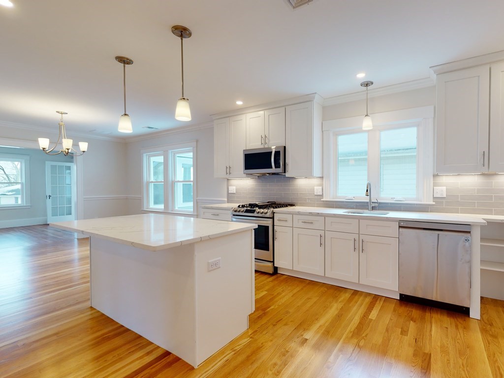 70 Edgecliff Road, Unit 70 Watertown, MA 02472 - Photo 5 of 41 Gallery Image 5