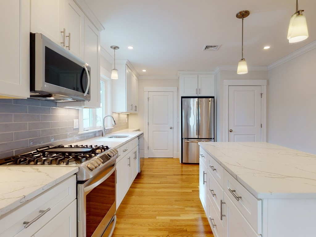 70 Edgecliff Road, Unit 70 Watertown, MA 02472 - Photo 6 of 41 Gallery Image 6