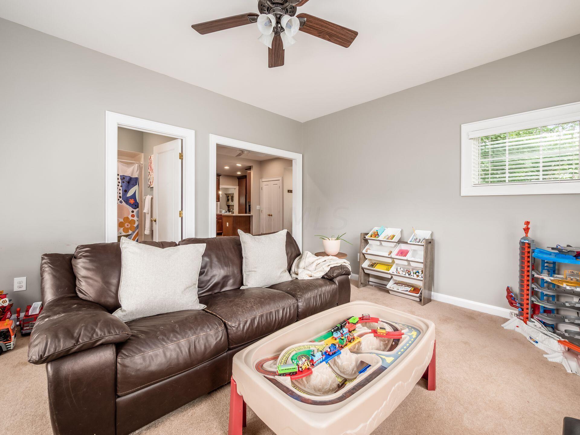 240 North Ardmore Road Bexley, OH 43209 - Photo 25 of 72 Family Room