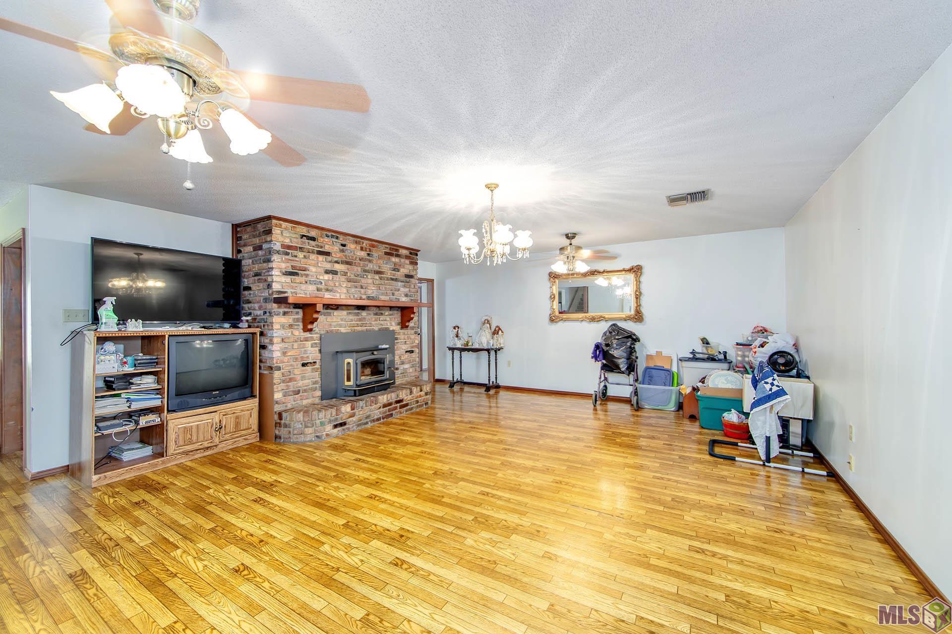 529 Pertuit Lane Raceland, LA 70394 - Photo 11 of 22 Living Room