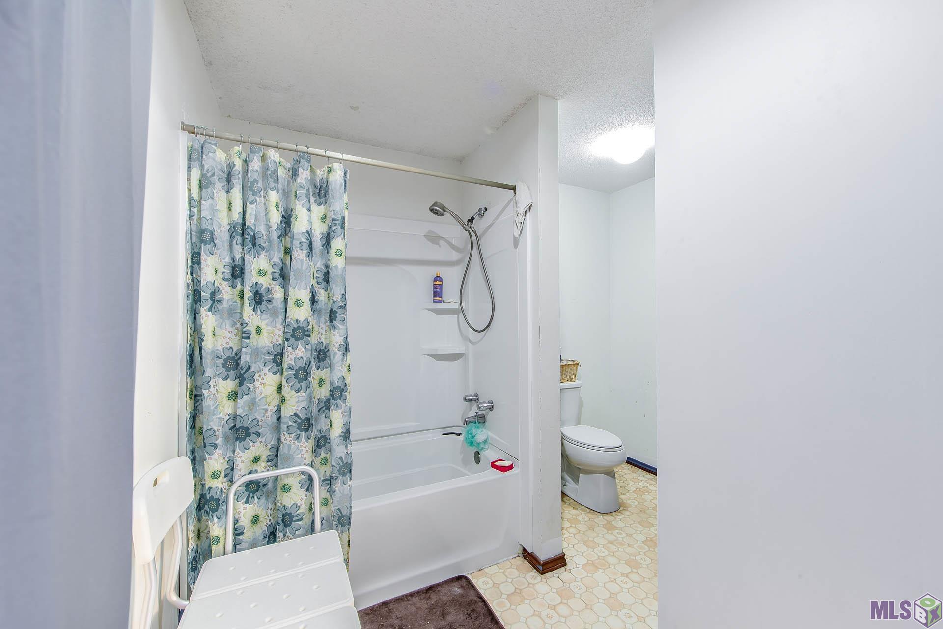 529 Pertuit Lane Raceland, LA 70394 - Photo 17 of 22 Bathroom 2