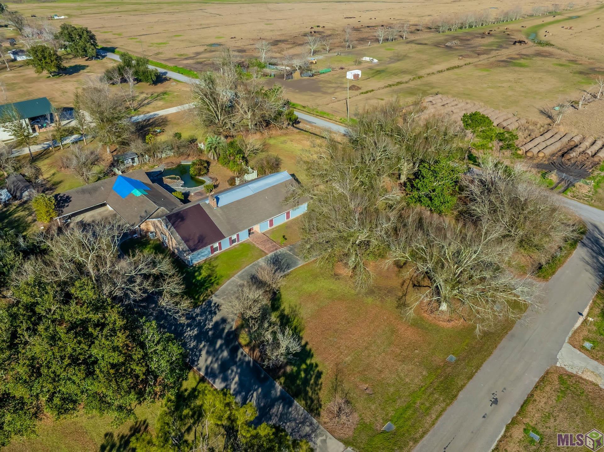 529 Pertuit Lane Raceland, LA 70394 - Photo 3 of 22