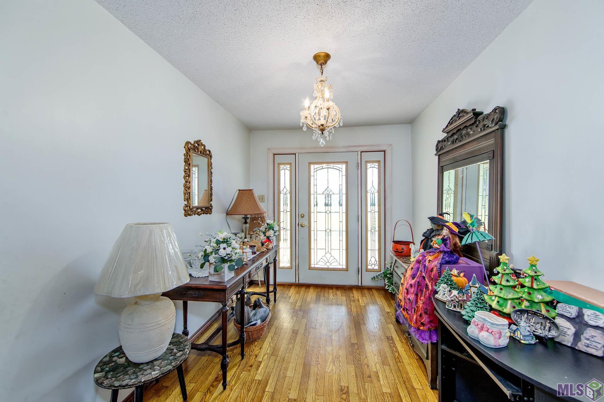 529 Pertuit Lane Raceland, LA 70394 - Photo 8 of 22 Foyer