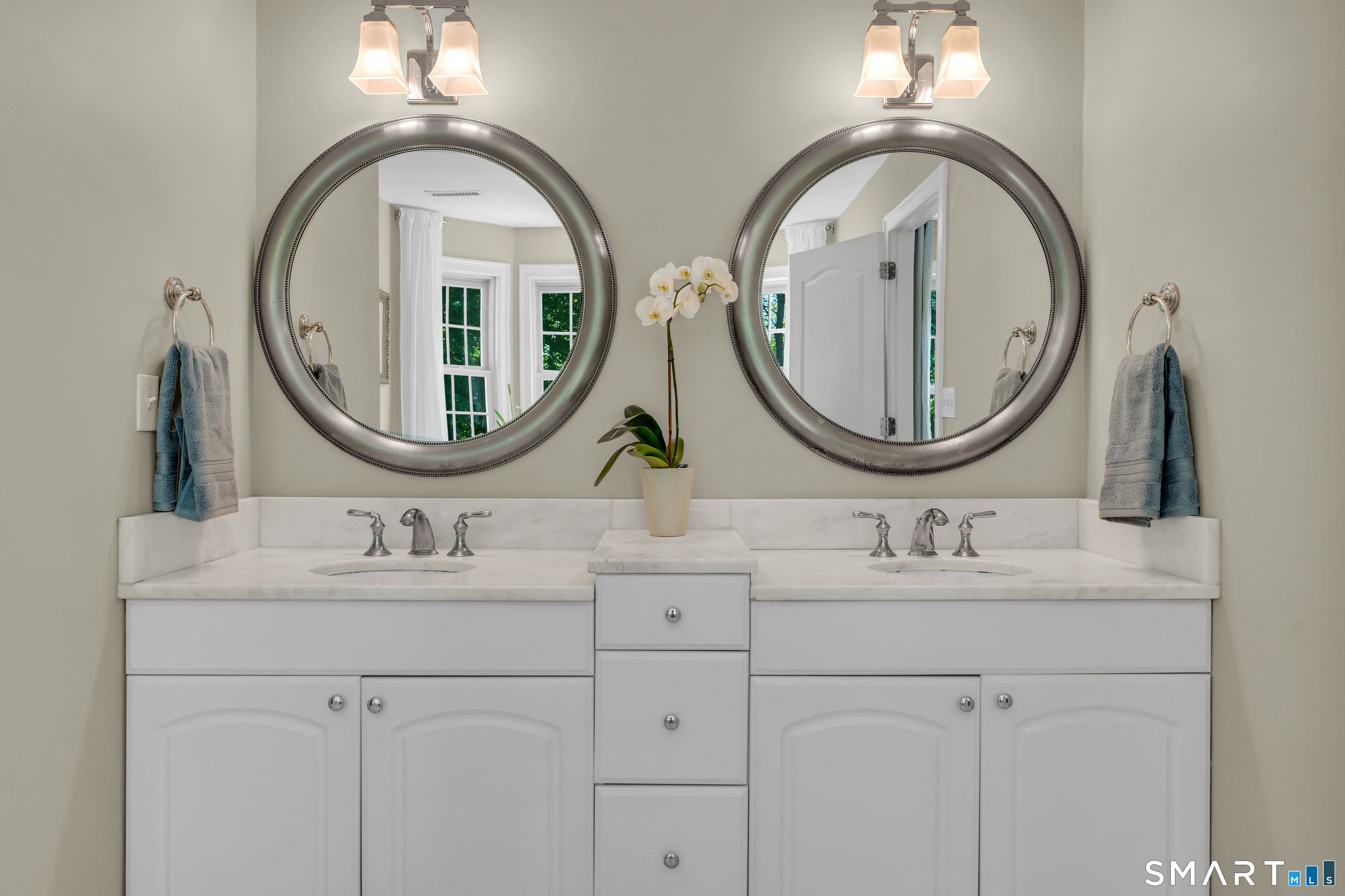 474 State Street Guilford, CT 06437 - Photo 24 of 40 a bathroom with a double vanity sinks and a mirror