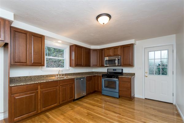 32 College Farm Road Waltham, MA 02451 - Photo 5 of 24 Gallery Image 5