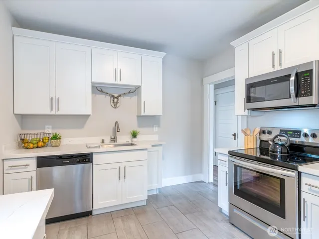 $3,750 | 7302 11th Avenue Northeast, Seattle, WA 98115