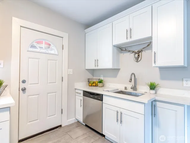 $3,750 | 7302 11th Avenue Northeast, Seattle, WA 98115