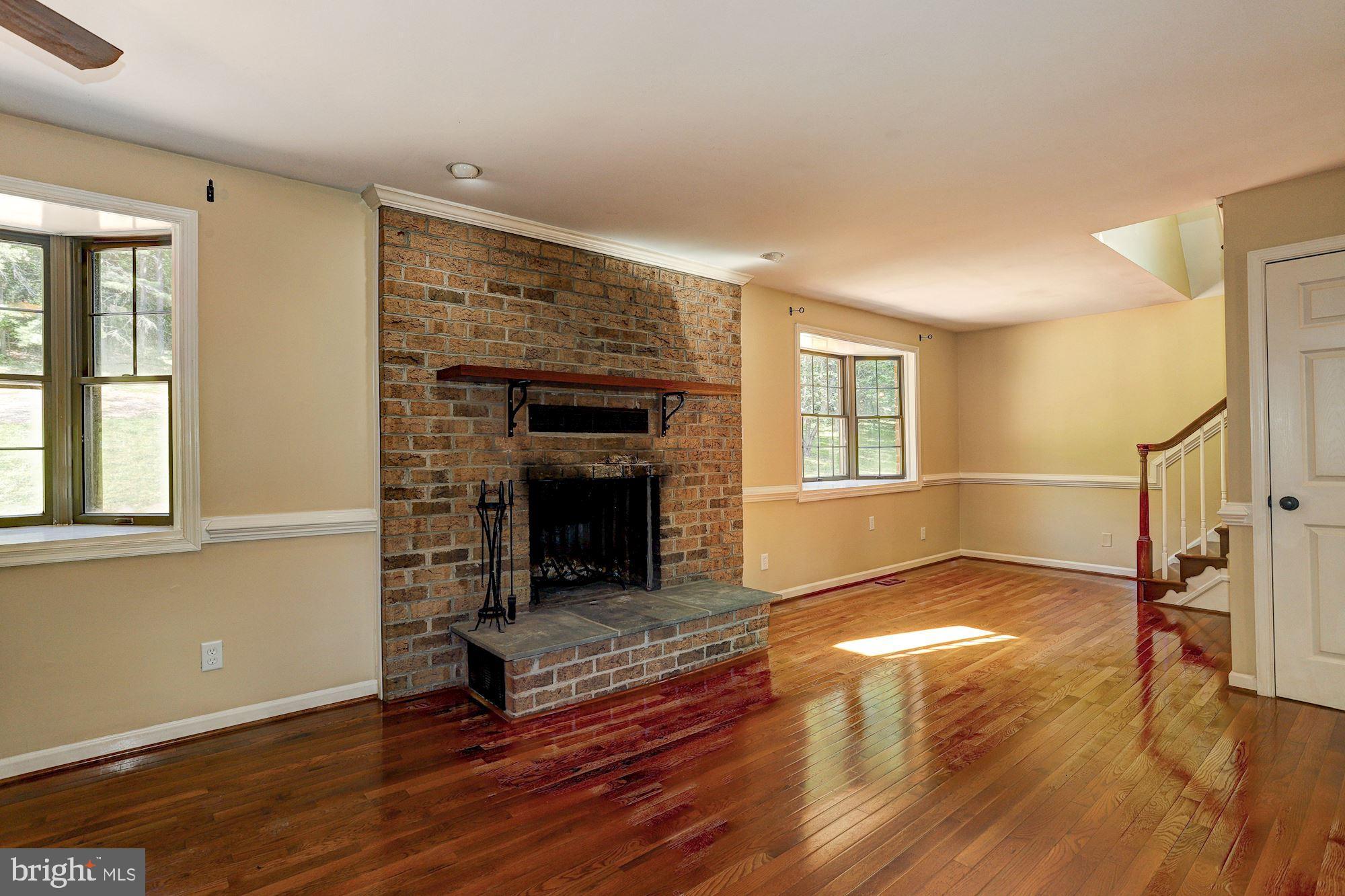 412 Leppo Road Westminster, MD 21158 - Photo 5 of 40 Living Room/Dining Room